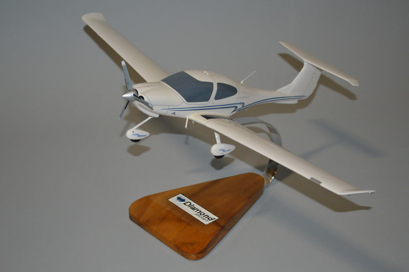 DA-20 Diamond Star Airplane Model