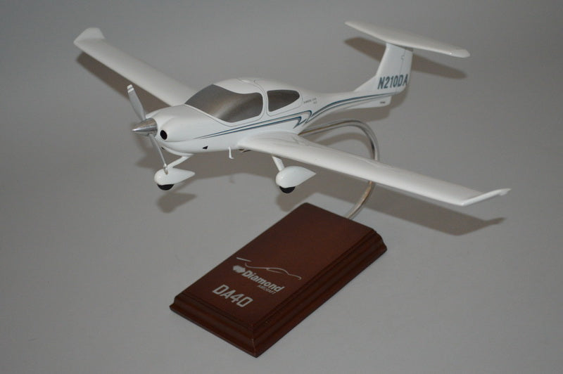 DA-40 Diamond airplane model