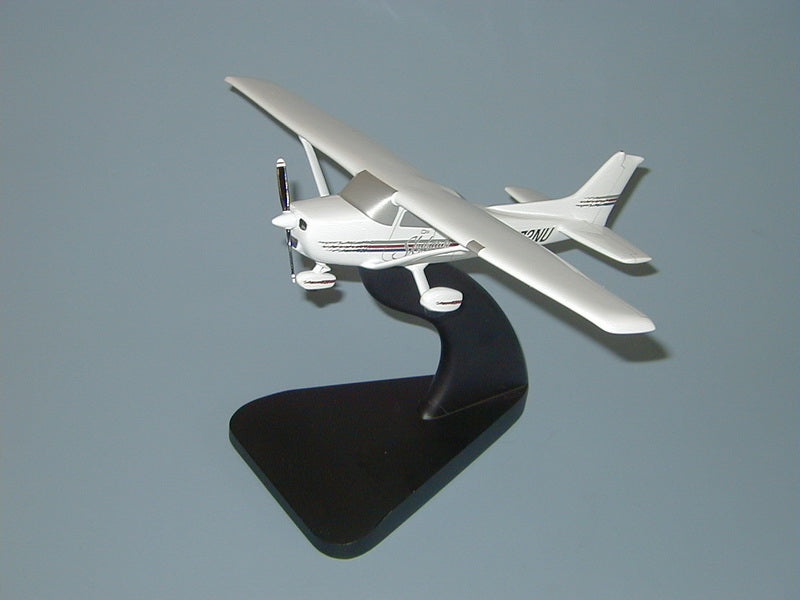 Cessna 172 Skyhawk model airplane