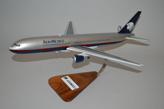 Boeing 767 / Aero Mexico Airplane Model