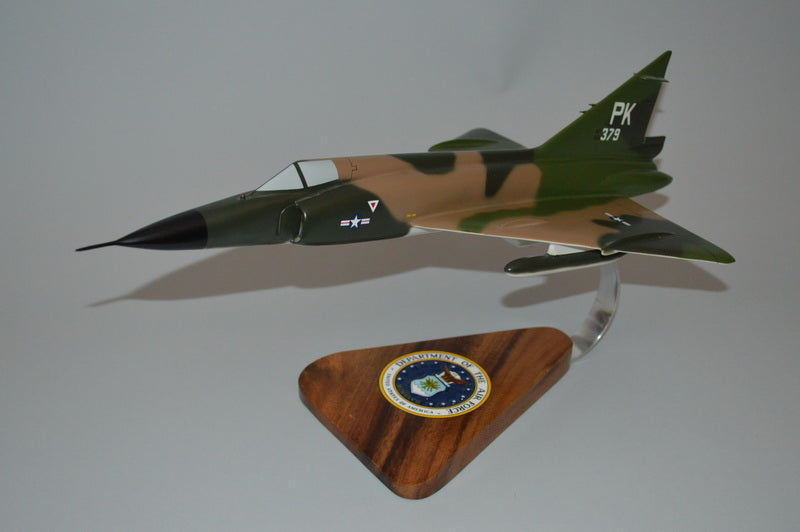 F-102 Delta Dagger / Vietnam Airplane Model