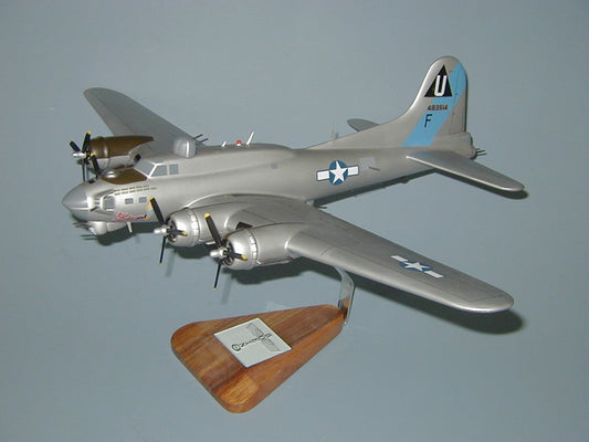 B-17 Flying Fortress / Large Airplane Model