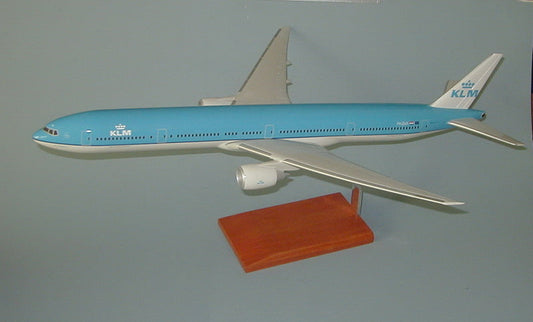 Boeing 777 / KLM Airplane Model