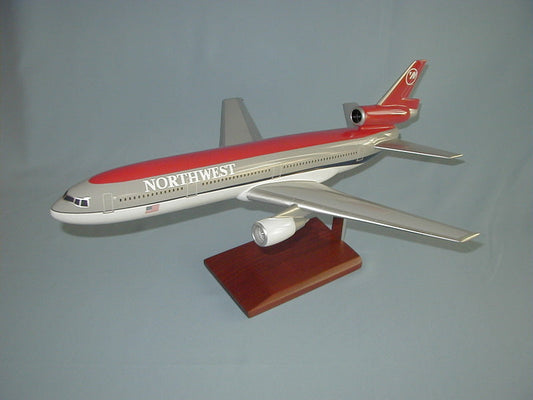 DC-10 / NWA Airplane Model