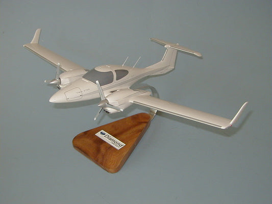 DA-42 Twin Star Airplane Model