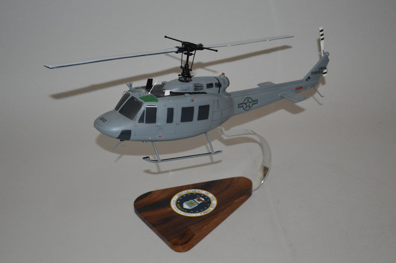 UH-1 Huey / USAF Airplane Model