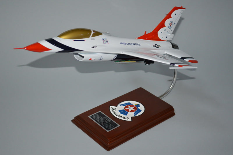 F 16 Falcon USAF Thunderbirds Airplane Model MAM Scalecraft f-16-falcon-usaf-thunderbirds-airplane-model-mam-scalecraft