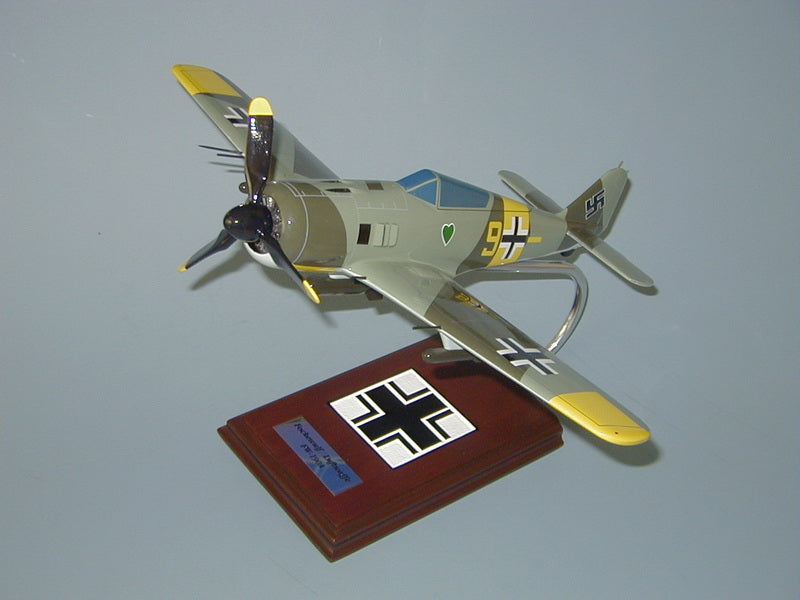 FW-190 Luftwaffe fighter model airplane