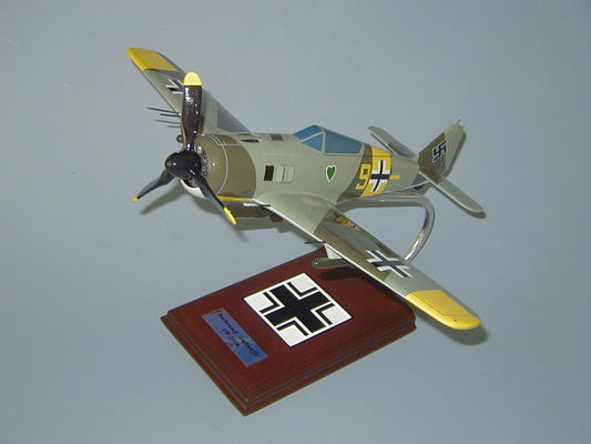 FW-190 Luftwaffe fighter model airplane