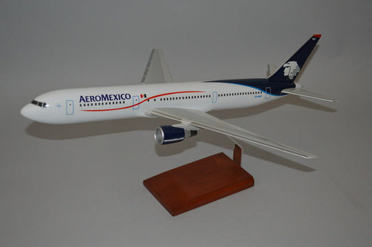 Boeing 777-200 / Aero Mexico Airplane Model