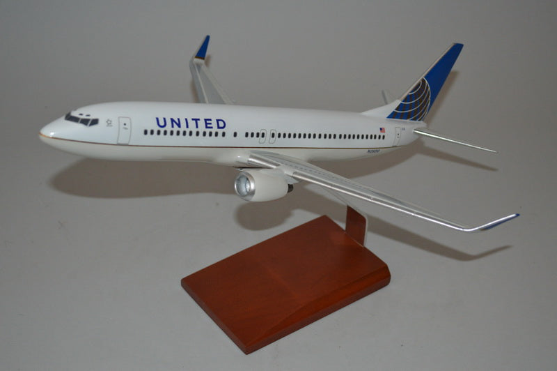 United Airlines 737-800 model airplane