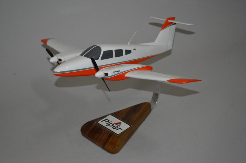 Piper PA-44 Seminole Airplane Model – MAM - Scalecraft