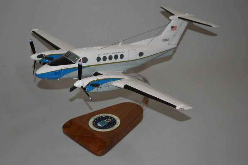 Cod13 C12 Model C-12 Huron / USAF Airplane Model – MAM - Scalecraft