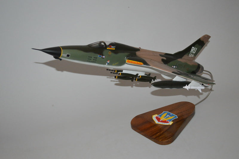 F-105D Thunderchief / Clear Canopy Airplane Model