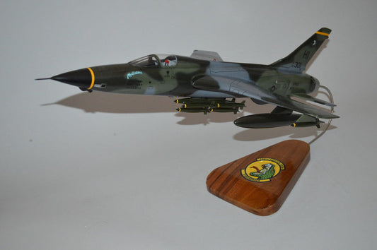 F-105 Thunderchief / Clear Canopy Airplane Model