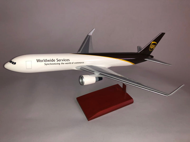 767-300 UPS model airplane