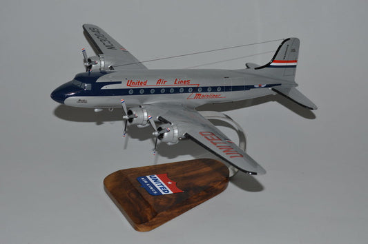 DC-4 / Delta Airlines Airplane Model