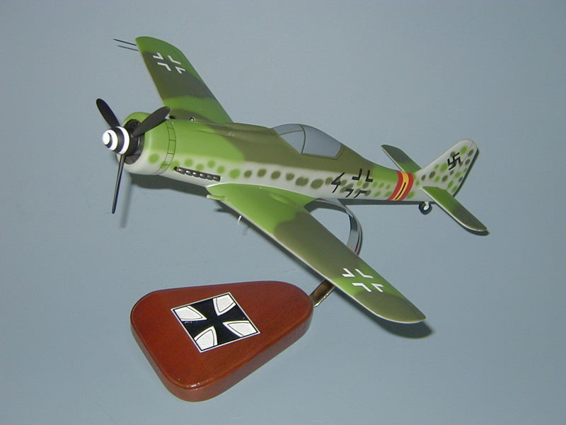 FW-190 "Dora" Airplane Model
