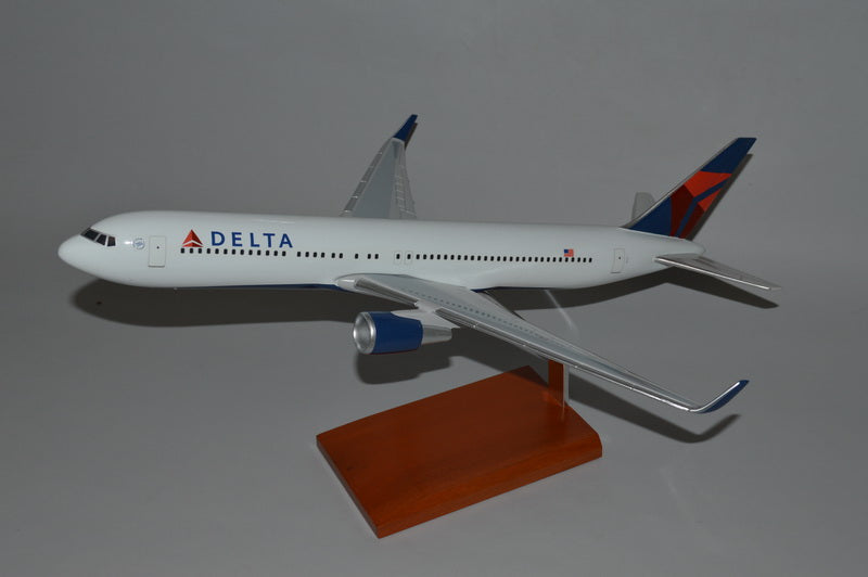 Boeing 767-300 / Delta Airlines Airplane Model