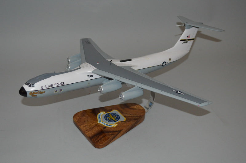 C-141B Starlifter / USAF Airplane Model