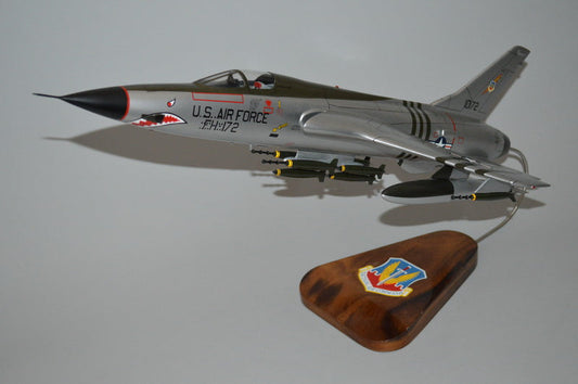 F-105 Thunderchief USAF / Clear Canopy Airplane Model